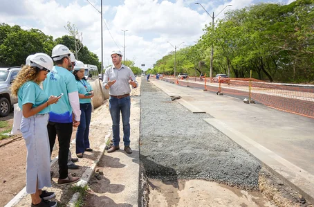 Rodrigo Lobato mostrando os beneficios que obra vai trazer para população