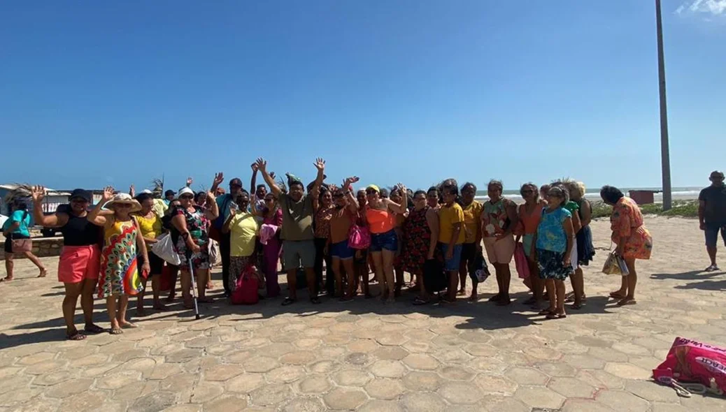 Secretaria de Assistência Social de Esperantina promove dia de lazer no Litoral