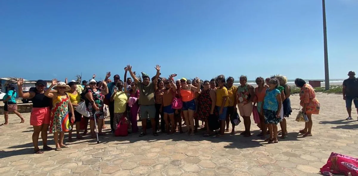 Secretaria de Assistência Social de Esperantina promove dia de lazer no Litoral