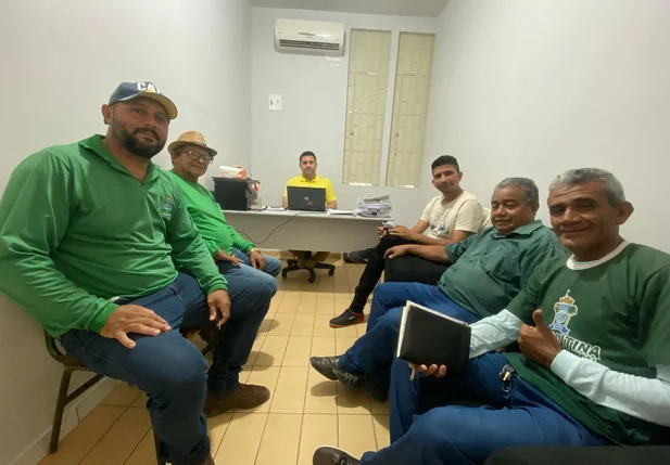 Secretários se reúnem para planejar limpeza e descarte de lixo em Esperantina