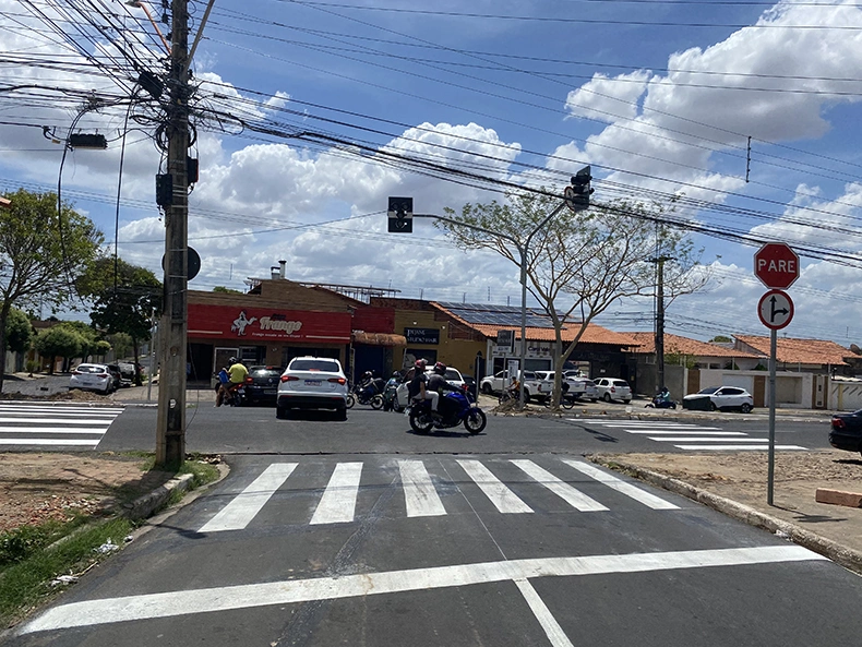 Semáforos no cruzamento da avenida João Antônio Leitão
