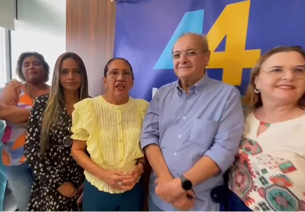 Sílvio Mendes com mulheres tucanas