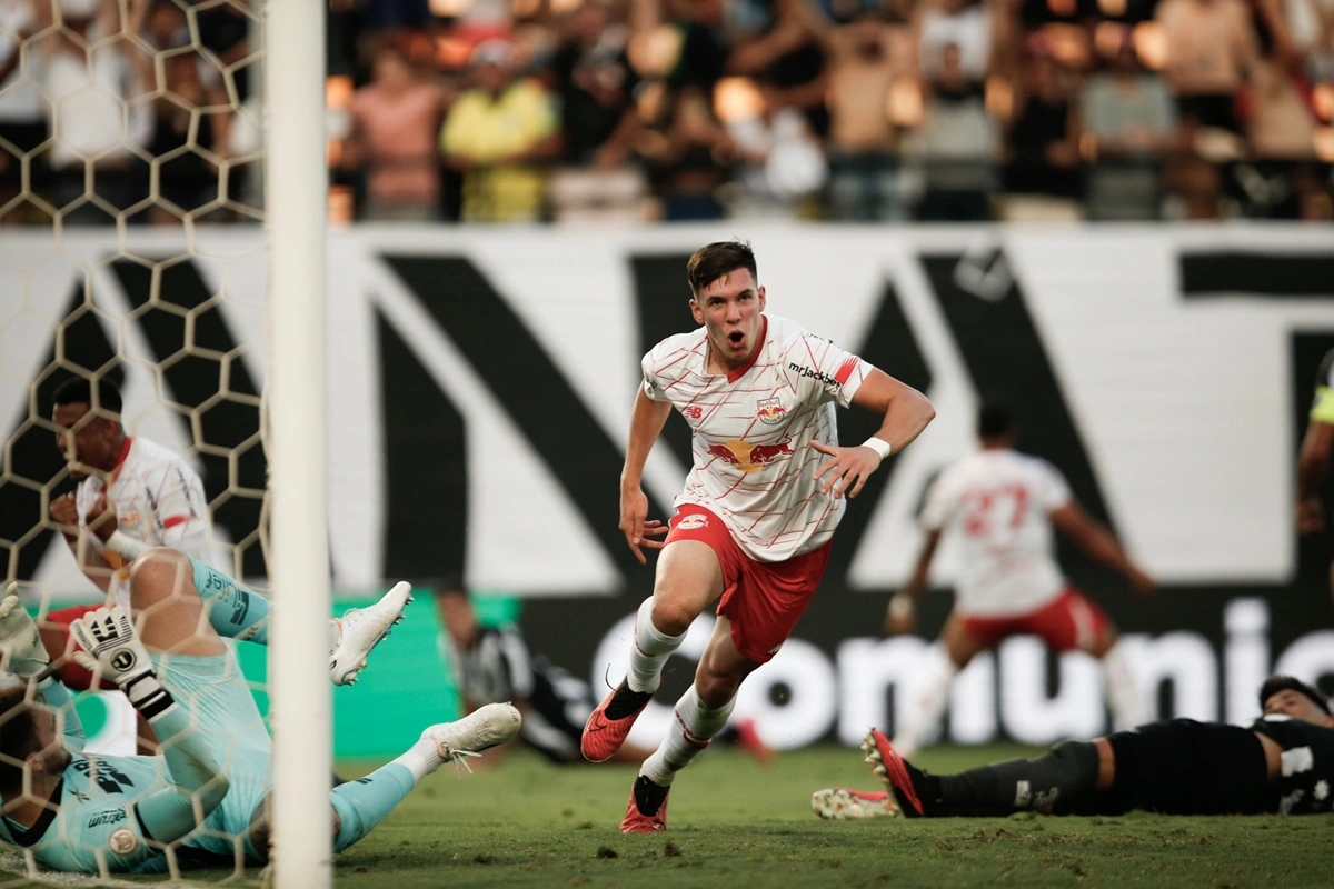 Thiago Barbos marcou o gol do empate do Bragantino