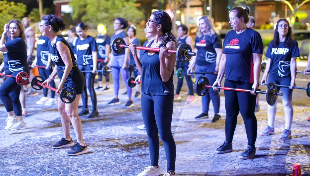 Turma do pump durante aulão na Academia Demóstenes