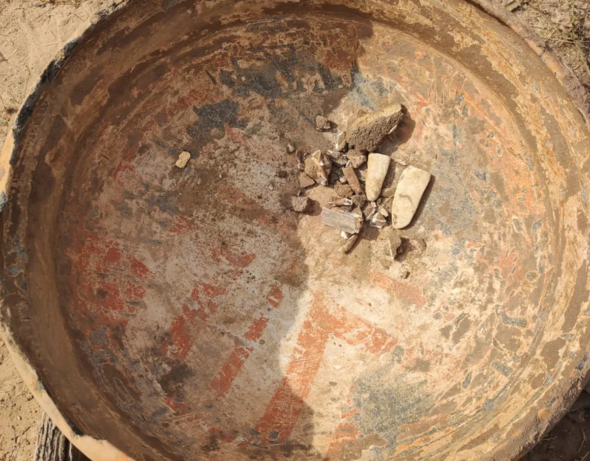 Urna indígena com ossos foi encontrada por pedreiros