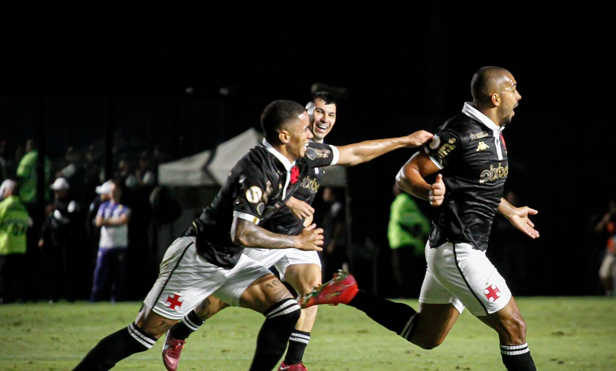 Vasco venceu o Botafogo com gol de Paulo Henrique