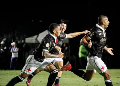 Vasco venceu o Botafogo com gol de Paulo Henrique