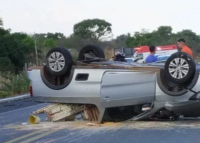 Veículo Saveiro ficou capotado na BR 343, em São Pedro do Piauí