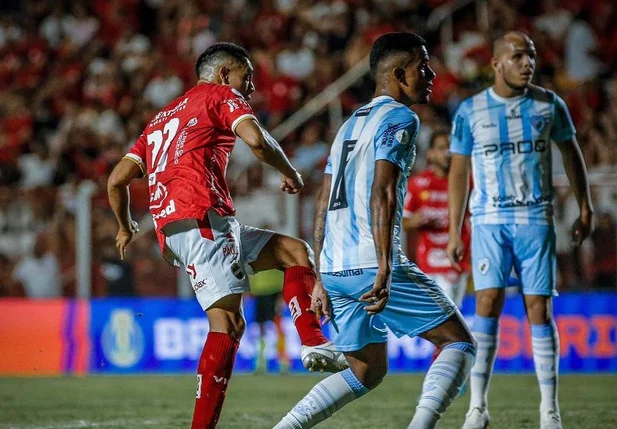 Vila Nova goleia Londrina e time é rebaixado