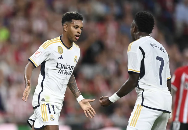 Vini e Rodrygo comemoram na vitória do Real Madrid