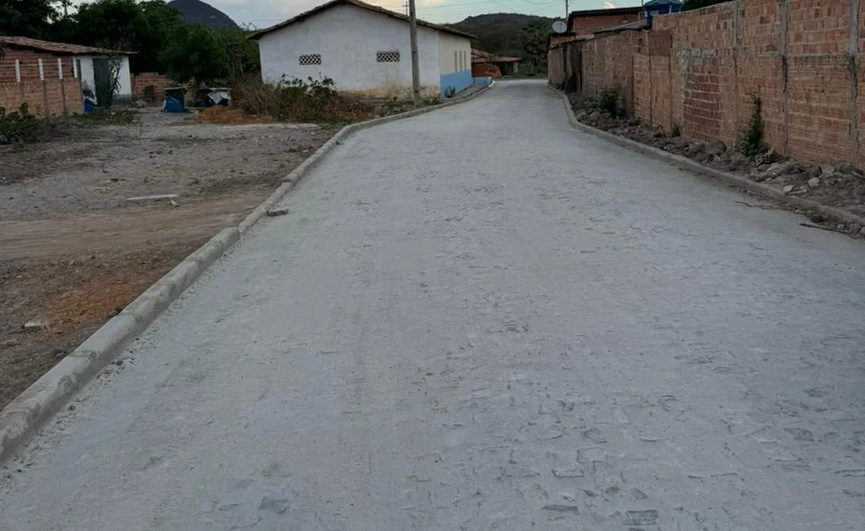 A prefeitura entregou a pavimentação das ruas