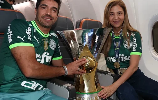 Abel Ferreira e Leila Pereira com a taça do Brasileirão