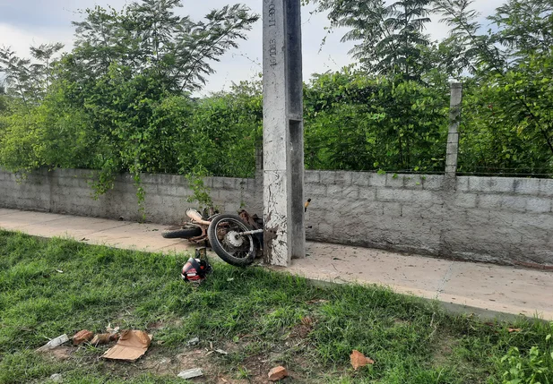 Acidente com motocicleta deixou um morto no bairro Todos os Santos