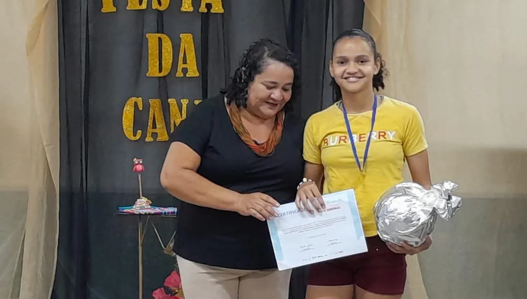 Alunos da rede municipal receberam medalhas pelas notas na OBMEP