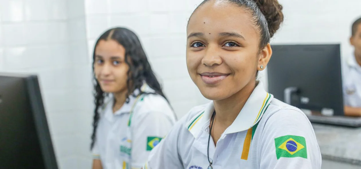 Alunos no CETI Júlia Nunes