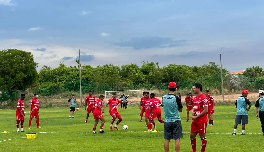 Apresentação do clube aconteceu nesta segunda-feira