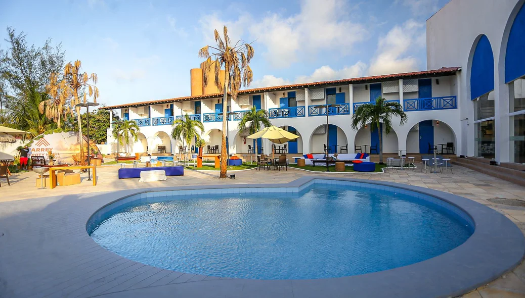 Área da piscina do hotel