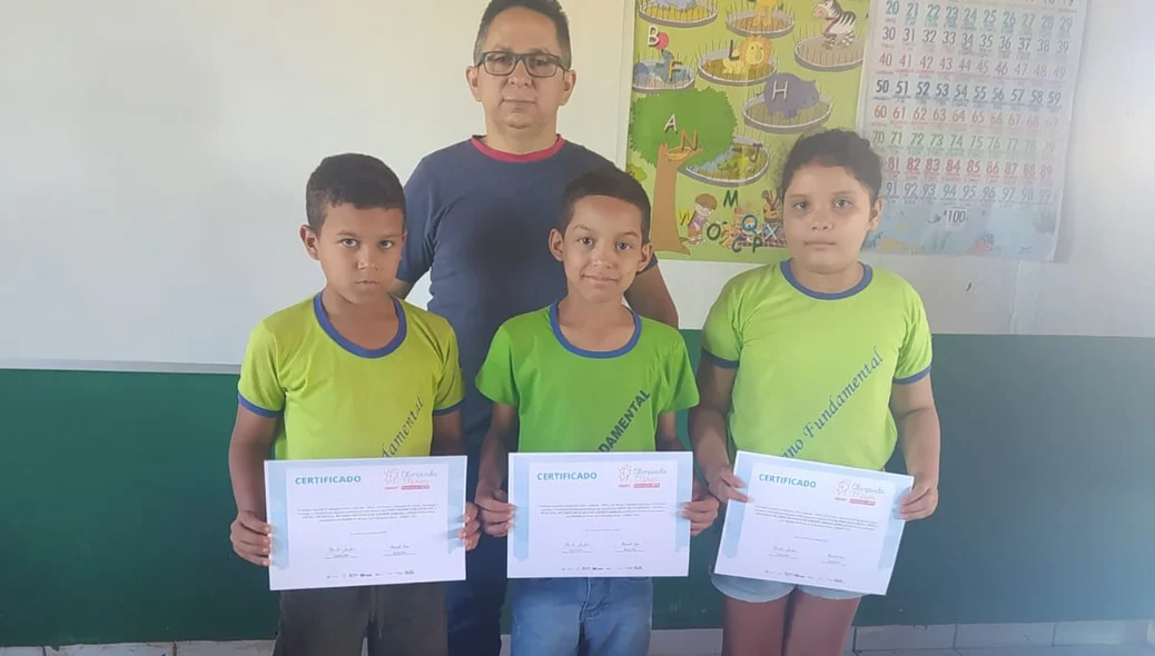 As entregas das medalhas e certificados foram feitas nas escolas