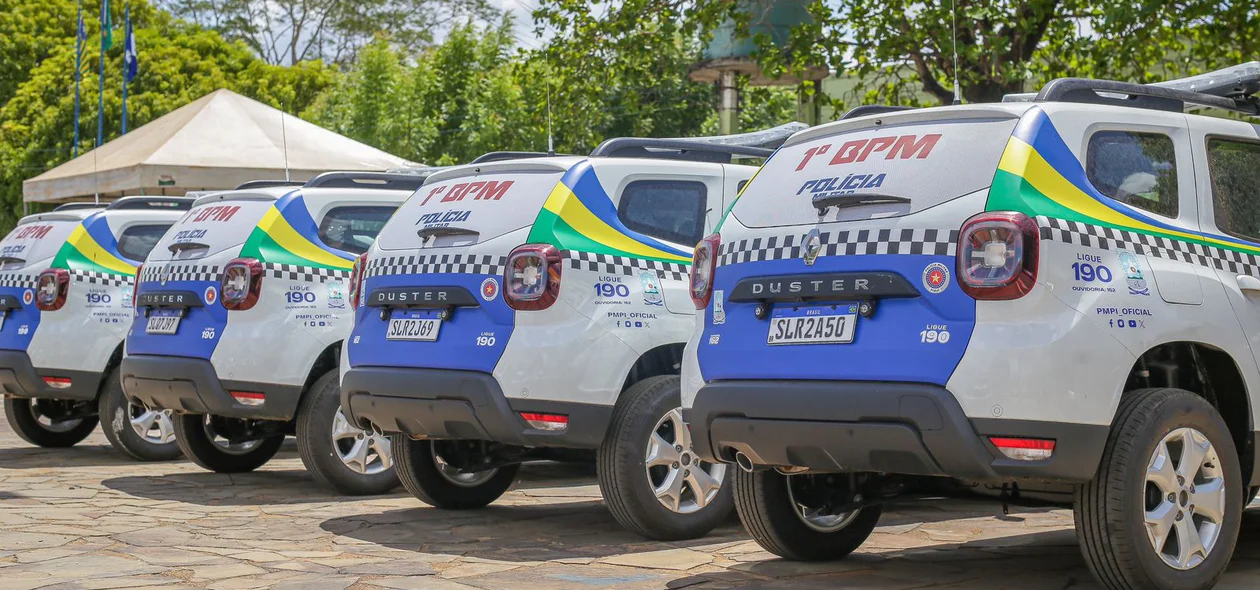 As viaturas são carros modelo Renault Duster