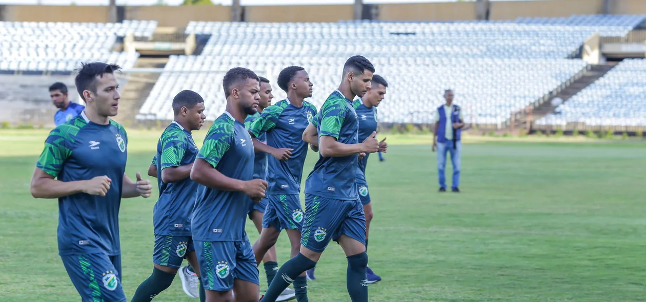 Atletas do Altos do Piauí em trabalho