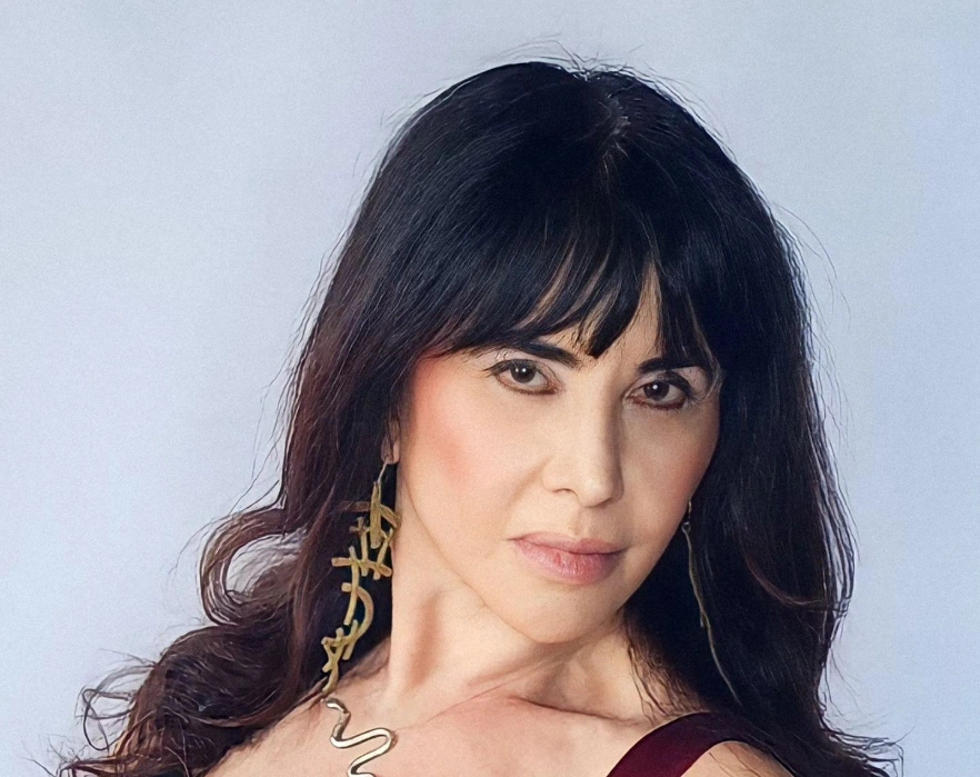 Atriz Claudia Alencar