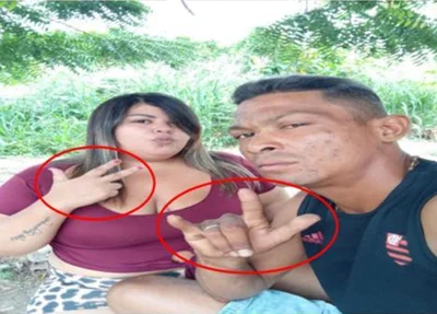 Brenda Caroline e Jeferson Magno, vulgo Capetinha, fazem sinal em apologia ao PCC