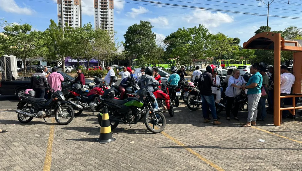 Carreata vai até o Palácio de Karnak