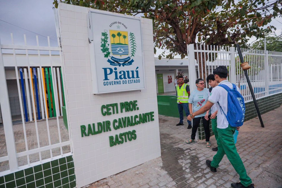 CETI Professor Raldir Cavalcante Bastos entregue reformado