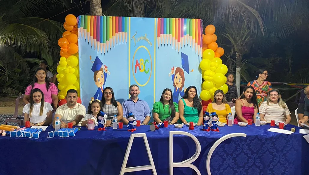 Colação de grau em escolas municipais