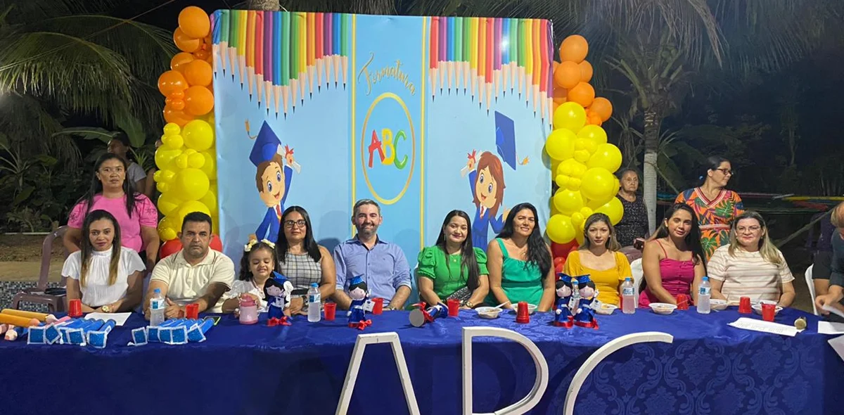 Colação de grau em escolas municipais