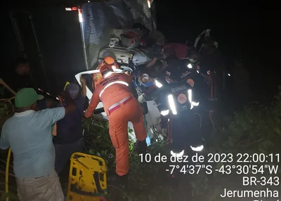 Corpo de Bombeiros realizou o resgate do casal
