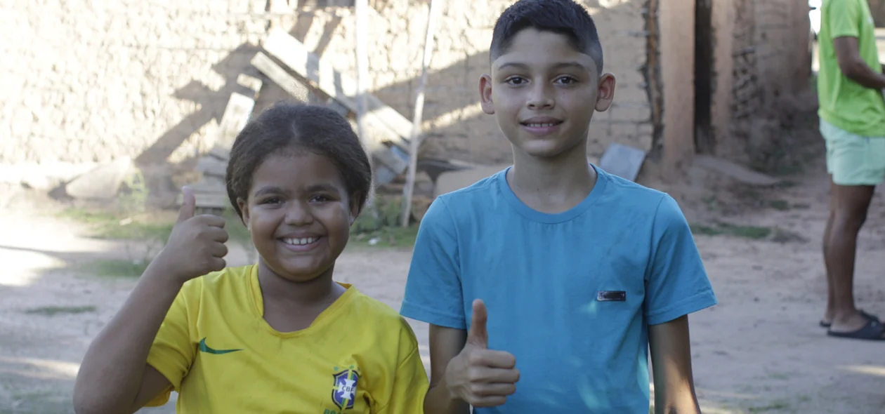 Crianças que receberam o projeto Doe Sorrisos no Povoado Chapadinha Sul