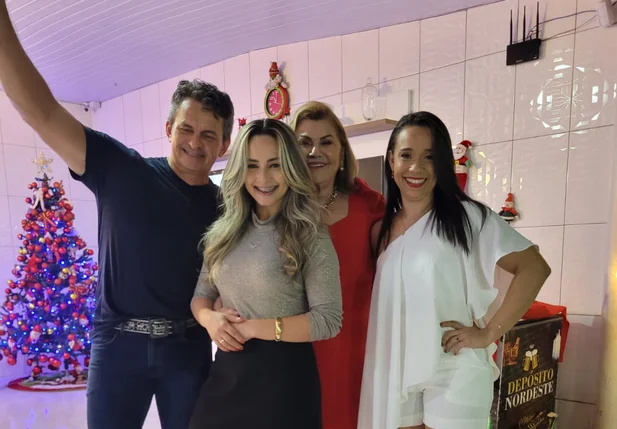 Demóstenes com a família