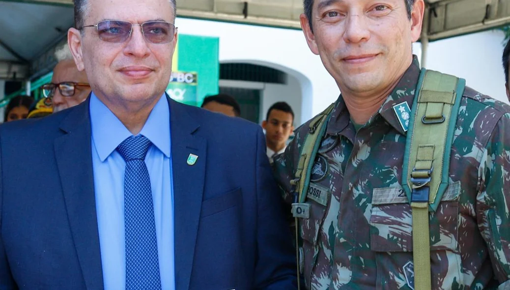 Deputado Gessivaldo Isaías e comandante do 25 BC, tenente-coronel Tarabossi