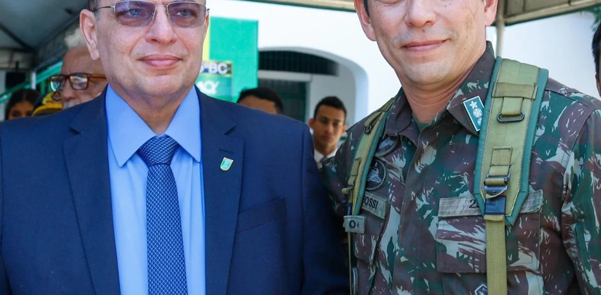 Deputado Gessivaldo Isaías e comandante do 25 BC, tenente-coronel Tarabossi