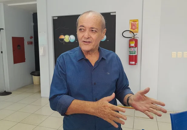 Dr. Sílvio Mendes durante reunião para início da montagem de seu plano de governo