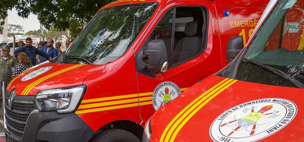 Duas novas ambulâncias foram entregues ao Corpo de Bombeiros Militar