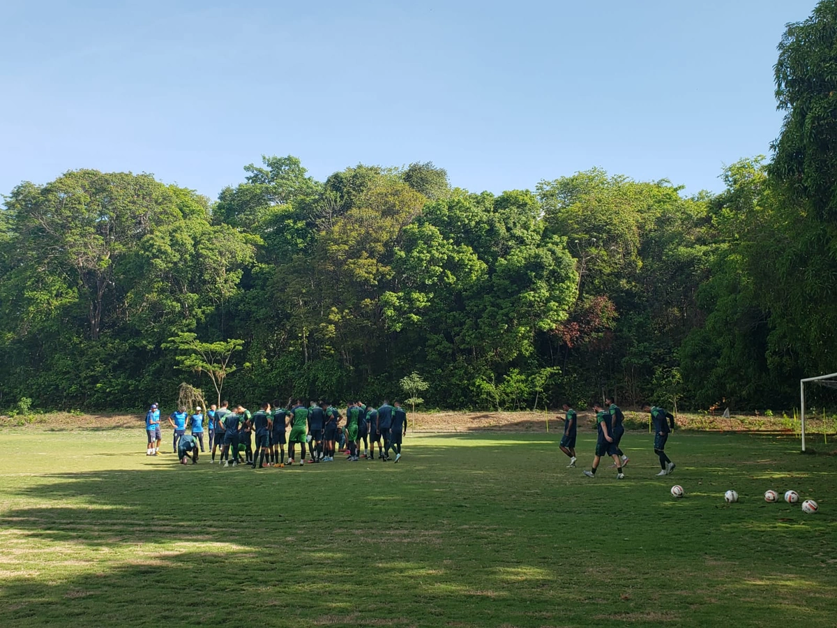 Elenco do Altos se reúne com Flávio Araújo e comissão técnica antes do treino na ANSEF