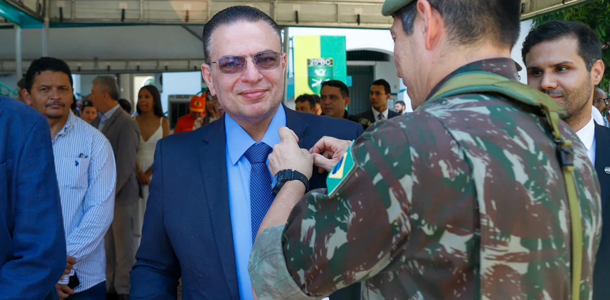 Entrega da honraria de Amigo do 25º Batalhão de Caçadores do Piauí Alferes Leonardo de Carvalho Castelo Branco