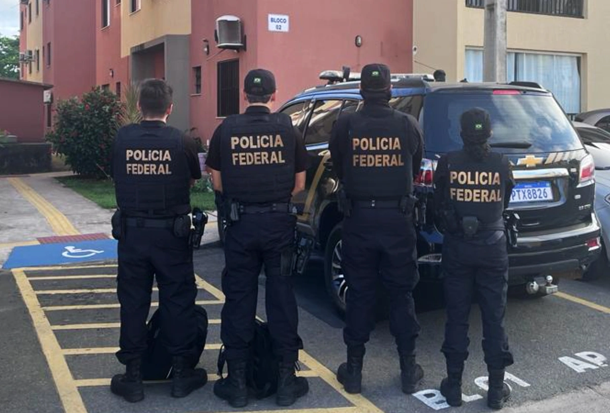 Equipes da PF durante diligências em São Luís