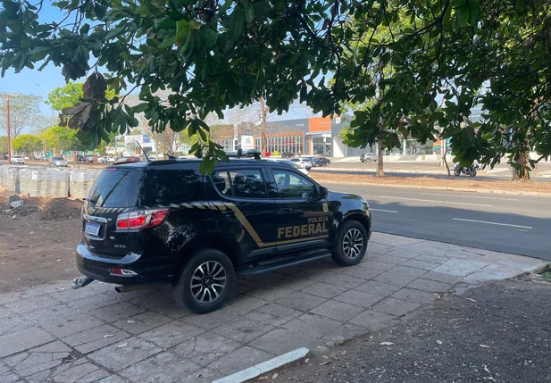 Equipes da Polícia Federal na sede da superintendência em Teresina