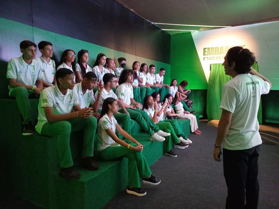 Estudantes em visita ao Porto Piauí