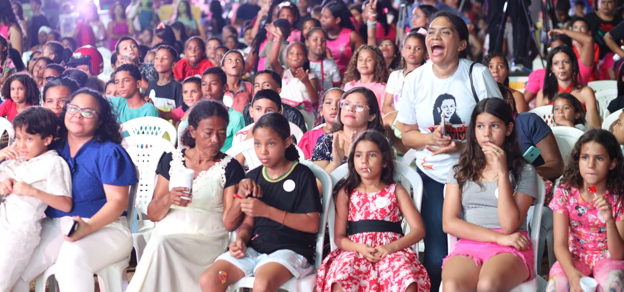Famílias na Vila de Natal da Alepi