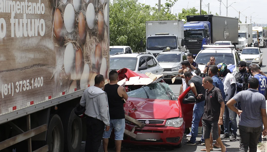 Fiat Palio ficou destruído