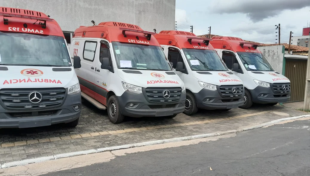 Foram entregues 11 ambulâncias