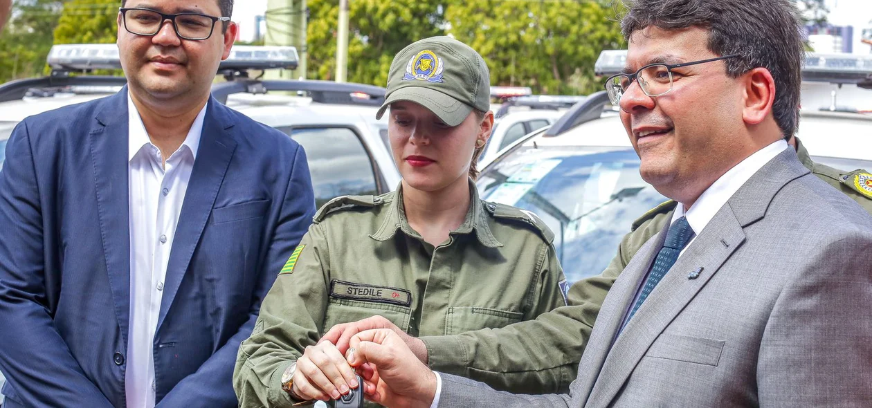Rafael Fonteles entrega novas viaturas à Polícia Militar do Piauí