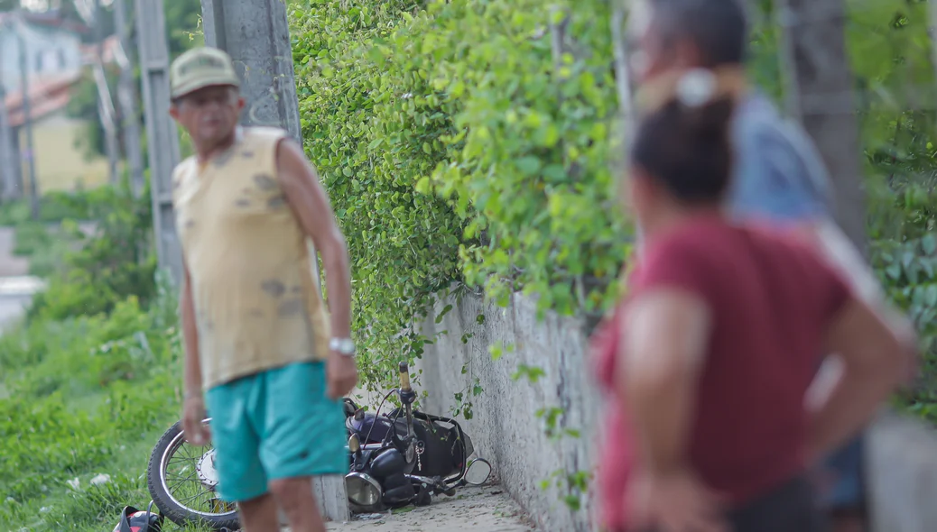 Funcionário da CTA morre após colidir moto em poste