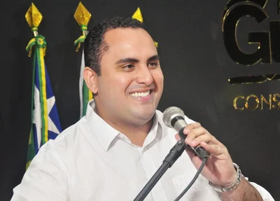 Georgiano Neto discursa no Auditório da Educação "Tony Marcos"