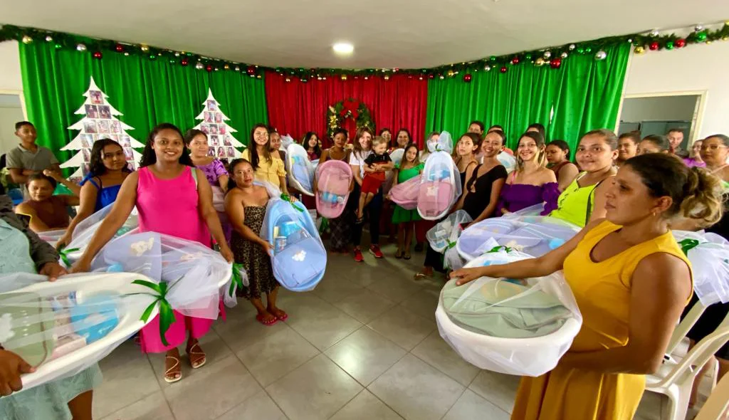 Gestantes com os kits entregues na sexta