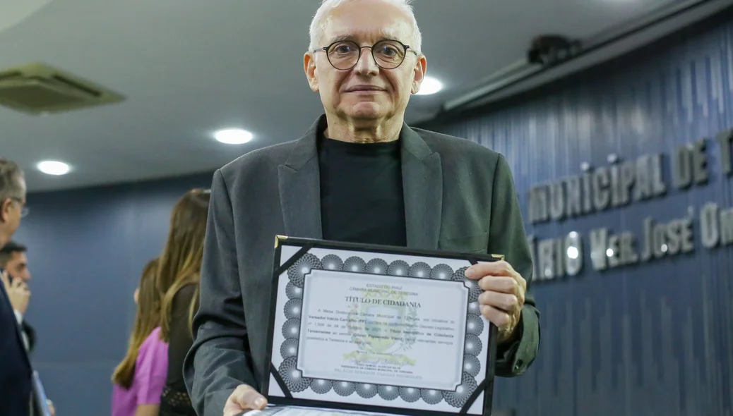 Gilson Figueiredo Viana recebeu o título de cidadão teresinense